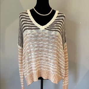 Striped V-Neck Sweater Creme oversized